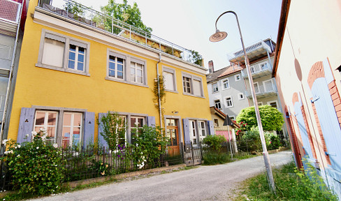 Historic town house in central location in KN-Petershausen 5.5 rooms, 189 sqm