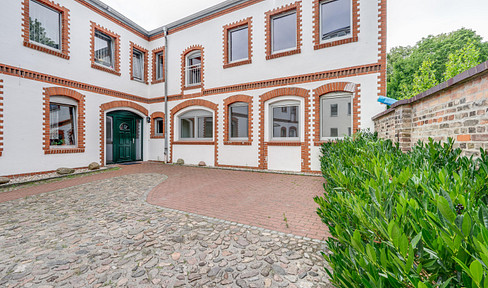 154 m² coach house in a quiet courtyard location - ideal for families & home office in Berlin-Spandau