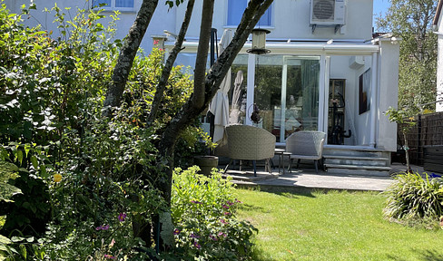 Ready to move in, commission-free, quiet and yet central