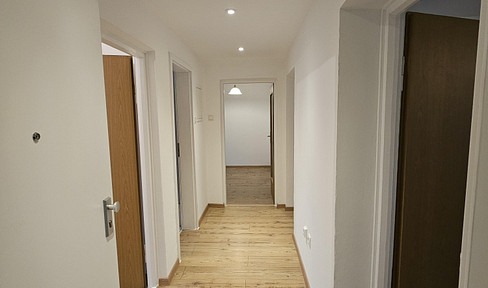 Sunny 2.5 room apartment with beautiful south-facing balcony - from private owner