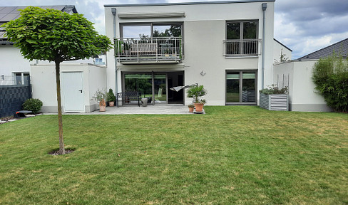 First floor, south-facing garden, 3 rooms, living room, bathroom, WC, heat pump, cooling, quiet location, garage