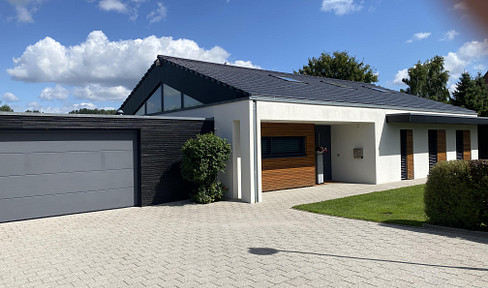 Exclusive architect-designed house in Basthorst - living at the highest level