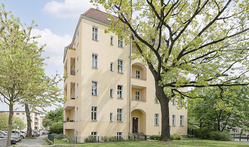Available - 3-room apartment with balcony - freshly renovated - commission-free