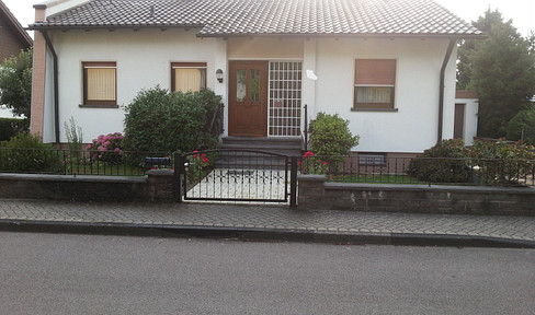 Detached single-family house with beautiful garden in prime location