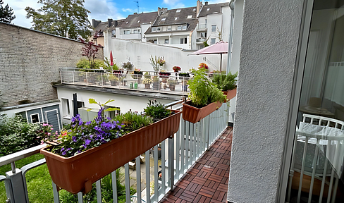 Attractive 2-room apartment for rent with balcony, 1st floor in Pempelfort