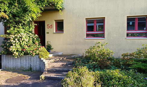 Light-flooded mid-terrace house in very good condition
