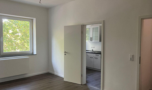 First occupancy in Cologne-Sülz: Completely renovated 35m² apartment incl. fitted kitchen