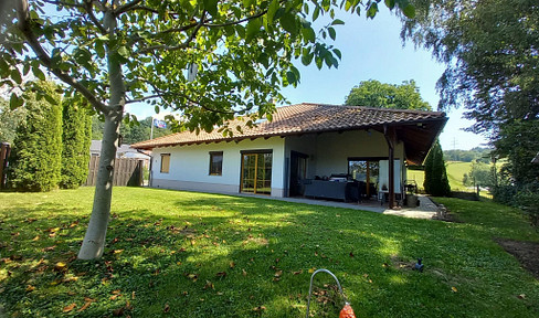 Barrier-free bungalow with beautiful garden