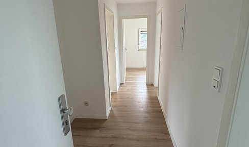 Bright and close to the center - vacant 3-room apartment