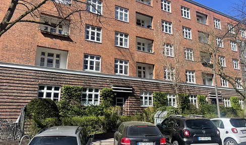 Attractive investment in a well-kept old red-brick building in Hamburg Barmbek