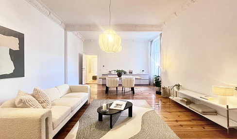 NEW renovated | bright old building apartment facing the quiet inner courtyard + EBK & balcony | commission-free