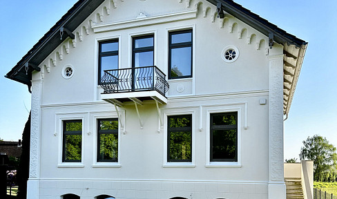 Renovated villa in Hamburg-Cranz with large garden