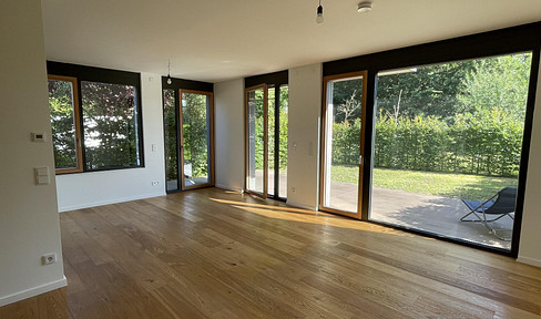 Great 2-room apartment (A+) with top furnishings, EBK, terrace & garden