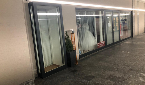 Store space in Hanau-City pedestrian zone - with large shop window front - from private owner