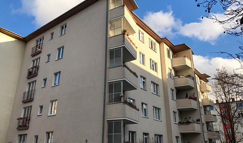 Attractive 1.5-room apartment in an old building in Schöneberg - ideal for investors & owner-occupiers