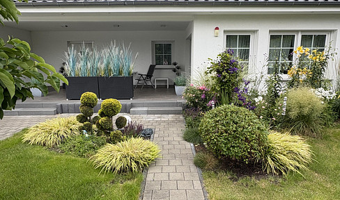 FREE OF PROVISION modern bungalow ready to move into, good location and good transport links