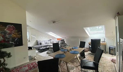 Bright, well-maintained 2-room apartment with balcony, modern and with air conditioning.