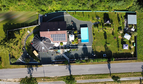 Detached house with photovoltaics, new heat pump and heating system, pool