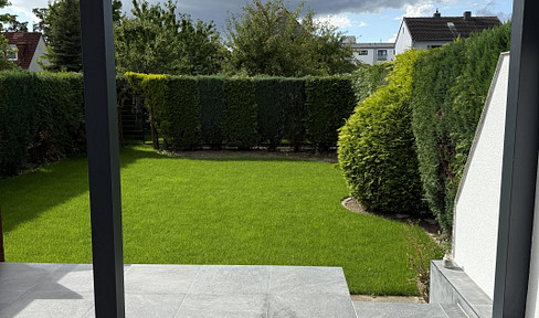 Fantastic ground-floor apartment with a garden - modern and stylish.