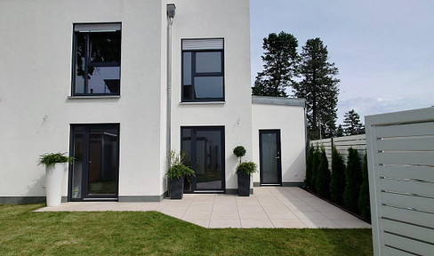 No house money! DHH-style flat with perfect framework conditions, private garden, parking space, garden shed