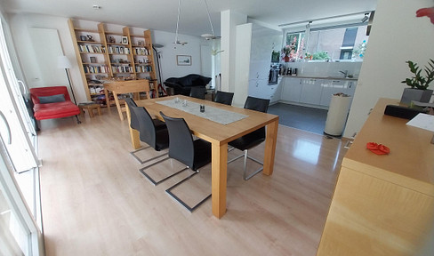Renovated corner bungalow with garage - view of the countryside - from private owner!
