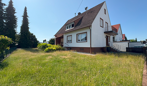 Detached or semi-detached house on a beautiful large plot
