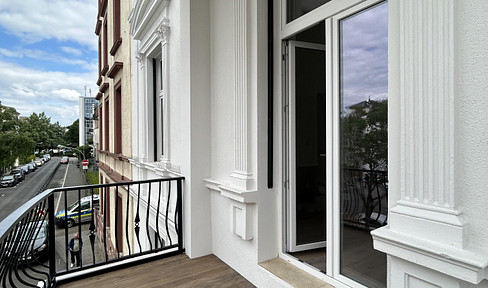 Exclusive apartment in old building with balcony