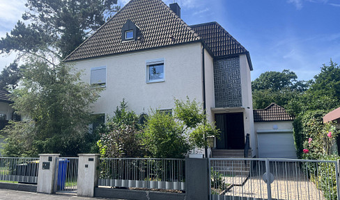 Sahnestück mit Traumgarten, ruhige Bestlage, 1629qm mit charmantem Zweifamilienhaus, provisionsfrei