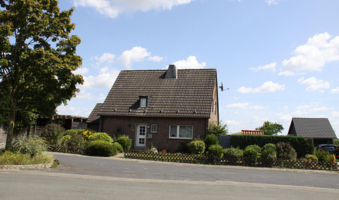 Everything your heart desires - detached one/two-family home with a paradisiacal garden