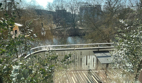 Modern 2-room apartment with south-facing balcony: central & quiet, directly on the Osterbek Canal, in-house jetty