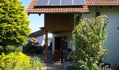 Semi-detached house 155m² with "far-reaching views"