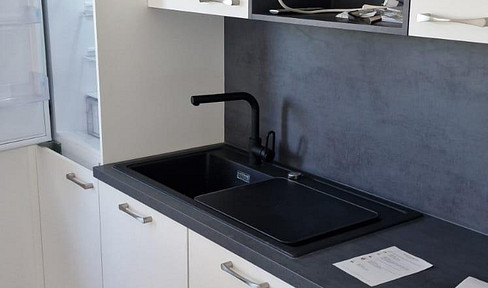 Geräumige 3 Zimmer-Wohnung mit Balkon, Einbauküche und Wintergarten