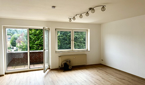 Renovated 4-room apartment with fitted kitchen & balcony