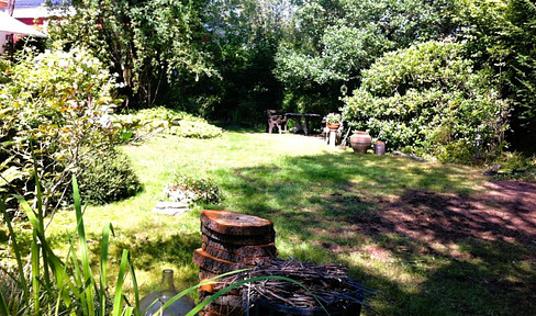 A home with character: Large house on a large plot in a top location - private&provision-free!
