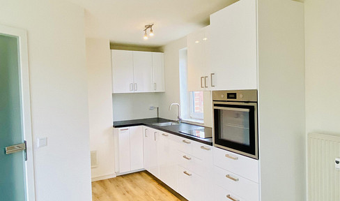 Bright, partially renovated maisonette in a central location with parking space