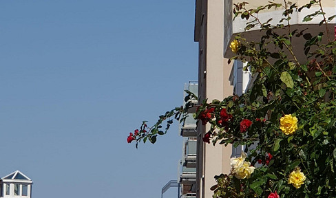 Beautiful 3-room apartment in an old building with two balconies