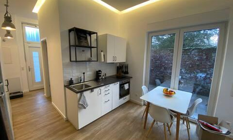 Furnished new-build apartment with terrace and high ceilings