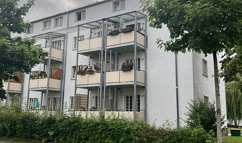Heimgarten 2-row, balcony, open kitchen-living room, move-in after specialist refurbishment with new interior insulation