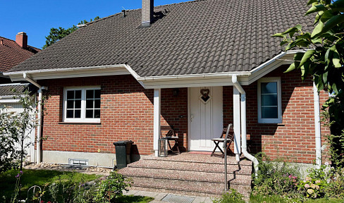 Commission-free: Renovated dream cottage with garden and garage