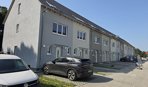 First occupancy! New, modern terraced house in the Fontaneviertel (Waldstadt, Zossen)