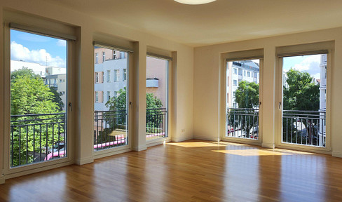 Side street Kurfürstendamm: balcony, elevator, 2 bathrooms, EBK
