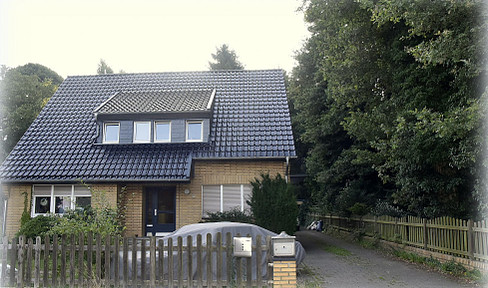Detached single-family house right on the edge of the forest