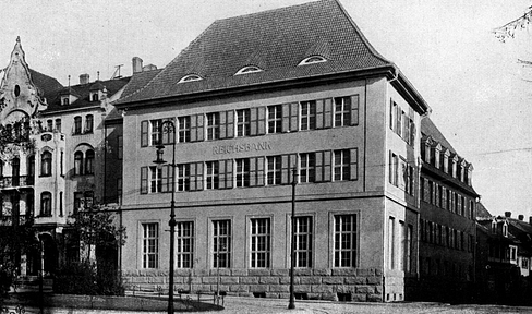 Renovated 1-bedroom apartment with a view of the Nordhausen Theater.