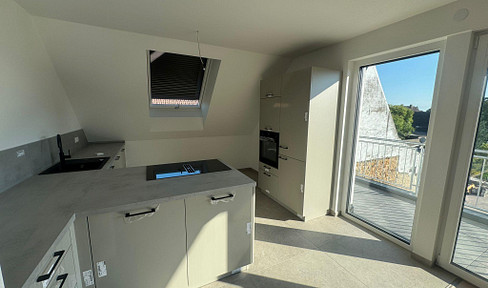 Exclusive 3 room apartment with balcony on the top floor for rent