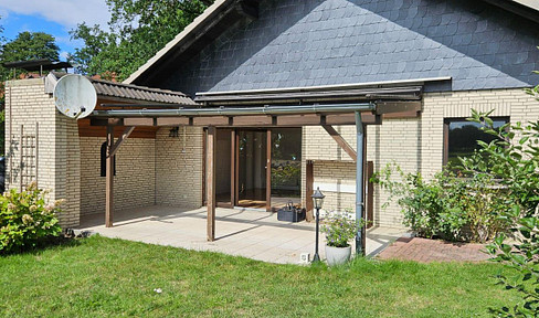 Detached house with garden and views of the countryside