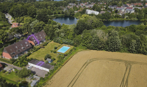 End terraced house in top location with communal pool in Alt-Heikendorf