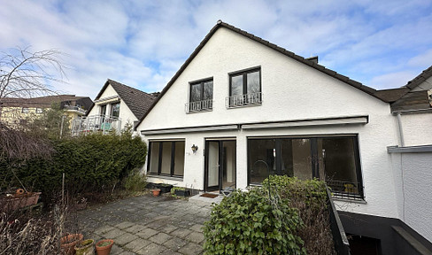 Spacious 6-room terraced house with cellar and garden