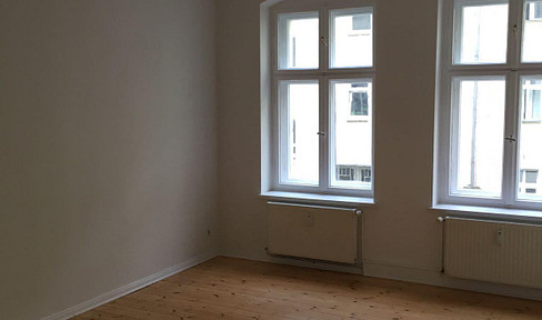 ++Attractive investment++ Spacious & quiet 3-room apartment with fitted kitchen in Samariterkiez