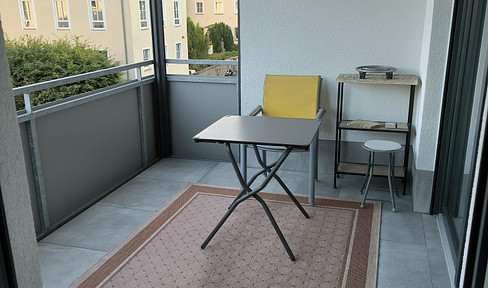 Exclusively partially furnished 3-room apartment with balcony in the heart of A'burg, commission-free from private owner