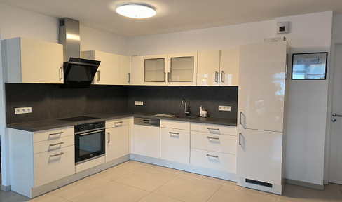 Exclusively furnished 3-room apartment with balcony in the heart of Aschaffenburg, commission-free from private owner